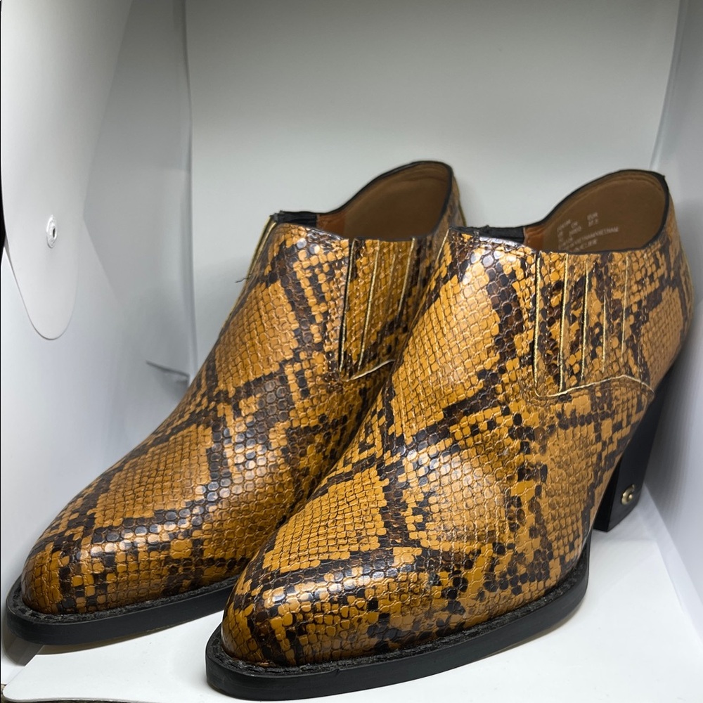 Coach Women’s Tan and Black w/Snakeskin Boots Size 7 C US 37.5 EUR